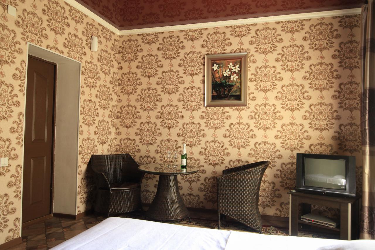 Carzone Motel Bishkek Exterior foto